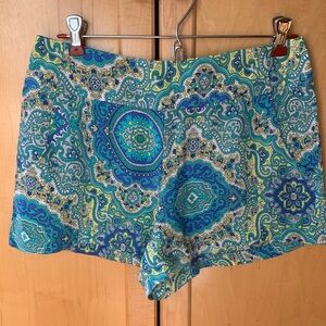 Like New! Alice & Trixie 100% Silk Print Short With Side Pockets. Size XS